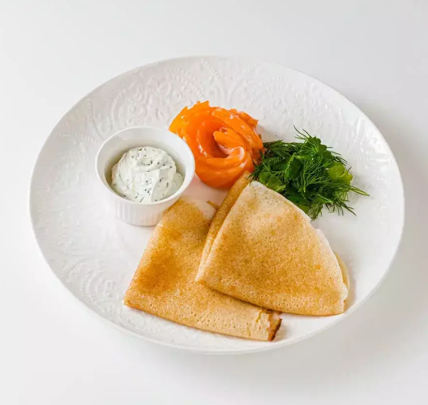 Блины с красной рыбой и крем чиз