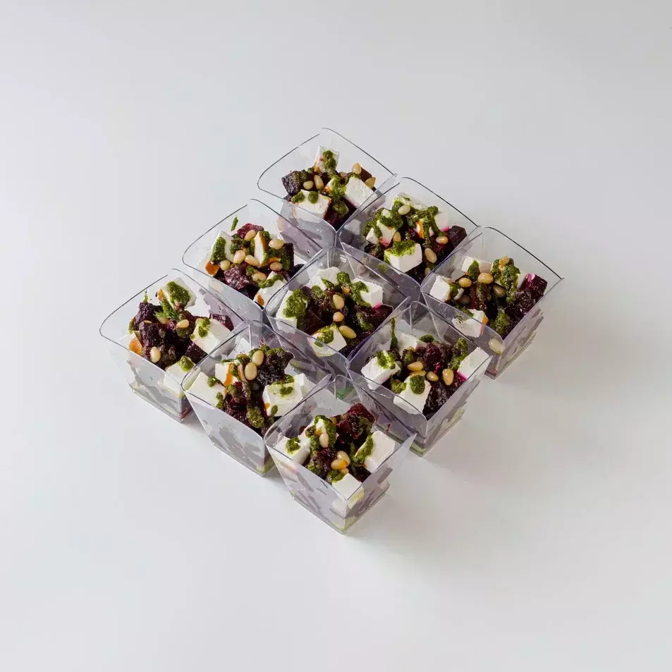 Салат со свеклой и сыром фета в стаканчиках 9шт.