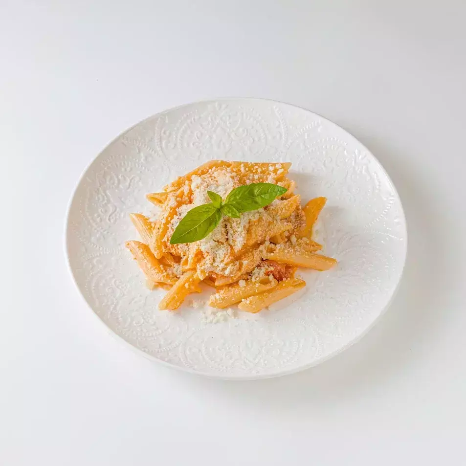 Пенне с красной рыбой