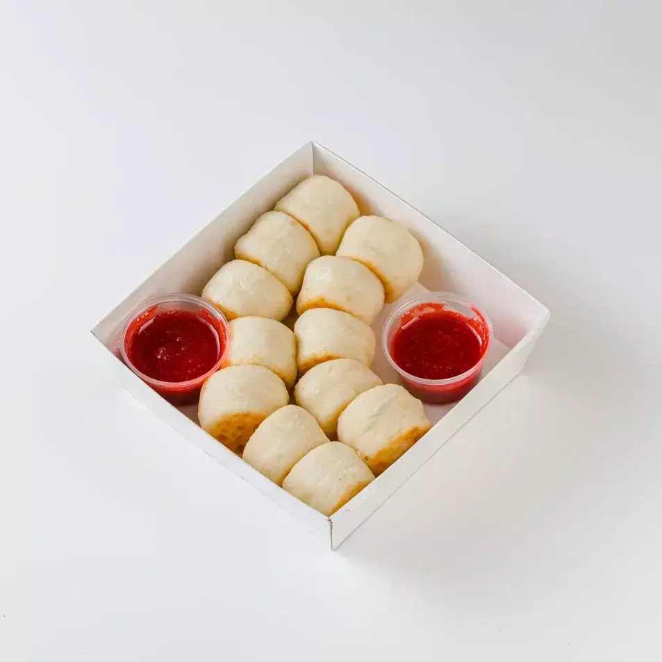 Сырники мини с ягодным соусом (12шт.)